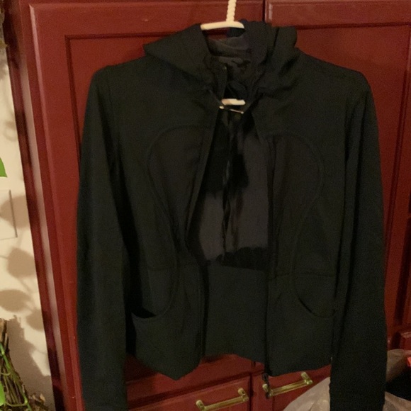Lululemon beautiful black jacket with double face like 2 jackets in one. - Picture 3 of 7